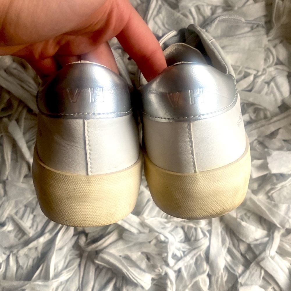 - they are cute on the go shoes - Picture 3 of 3